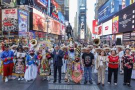 Muestran su orgullo mexicano con baile en Times Square