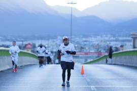 Más de 500 corredores formaron parte de la primera edición del Medio Maratón “El Sarape”.