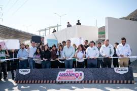 Saltillo: entregan nuevo parabús frente al Conalep para mejorar seguridad de estudiantes