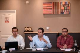 El alcalde Javier Díaz (centro) y los responsables de servicios públicos definieron la operación de las distintas áreas y los objetivos para los próximos meses en Saltillo.