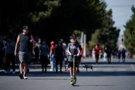 Los asistentes recorrieron el circuito caminando, trotando, en bicicleta, patines o acompañados de sus mascotas.
