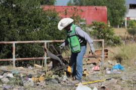 Cuadrillas municipales realizaron trabajos de limpieza en el arroyo Pericos, al oriente de Saltillo.