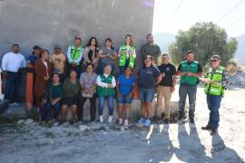 Autoridades municipales entregaron la obra a las familias, quienes destacaron la importancia de contar por fin con un servicio básico indispensable para la salud.