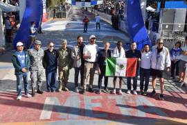 Wilfred Nyatogo celebra su triunfo tras ejecutar un ataque decisivo en la segunda mitad de la carrera.