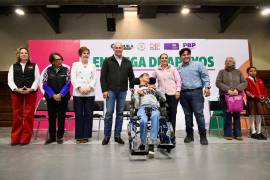 A la entrega asistieron autoridades estatales, municipales y presidentas de los sistemas DIF de la región.