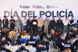 Durante la ceremonia se entregaron reconocimientos por actos heroicos y por trayectoria, incluyendo oficiales con hasta 38 años de servicio.