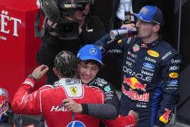 Los Mercedes dominaron gran parte de la carrera antes del abandono de George Russell por una falla mecánica.