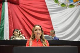 La diputada federal Verónica Martínez García durante la presentación de su iniciativa para reformar la Ley Orgánica del Congreso de la Unión.