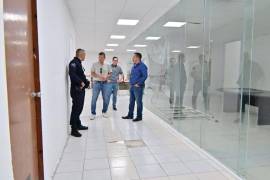 El alcalde Javier Flores Rodríguez supervisó los avances de la remodelación en la Comandancia.