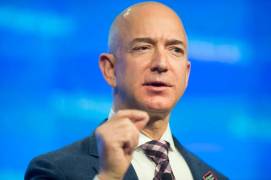 El propietario del diario The Washington Post y fundador de Amazon, Jeff Bezos, en una conferencia de prensa.