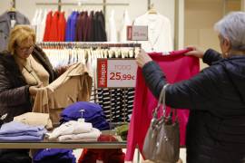 La frase no es más rico el que más tiene sino el que menos necesita se recuerda en cada celebración del Día de Usar Menos Cosas.