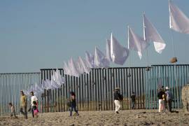 Trump pide muro, agentes y expulsar a menores en plan para reforma migratoria