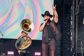 Talento. El público japonés recibió al cantante mexicano durante su presentación en uno de los escenarios internacionales de Summer Sonic.
