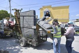 Cuadrillas municipales realizaron labores de limpieza, bacheo y mejoramiento del alumbrado en diversos sectores de Monclova durante la última semana.