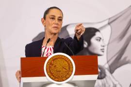 Sheinbaum anticipó que el plan apunta a llevar pagos electrónicos a casetas y gasolineras, con una meta hacia finales de 2026.