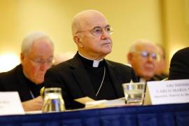 El arzobispo Carlo Maria Viganò, nuncio apostólico ante Estados Unidos, escucha comentarios en la reunión anual de la Conferencia de Obispos Católicos de Estados Unidos en Baltimore, el 16 de noviembre de 2015.