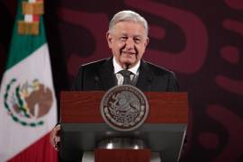 López Obrador afirma que en algunos casos con la experiencia los abogados se ponen al servicio de unos cuantos | Foto: Cuartoscuro