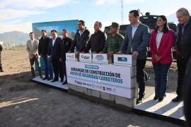 Autoridades municipales, estatales y federales se reunieron para dar inicio a la construcción del arco de seguridad en la carretera Saltillo-Monterrey, una medida clave en el plan integral de seguridad del gobierno.