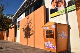 Casitas de recolección instaladas en distintos puntos de la ciudad para recibir donativos.