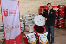 Los apoyos fueron entregados a los caprinocultores del sur del estado por el titular de la Secretaría de Desarrollo Regional y Agropecuario (Sedra) Marco González.