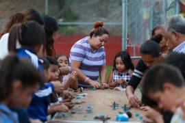 Familias, niñas y jóvenes participaron en actividades culturales realizadas en plazas y parques de distintos sectores de Saltillo.