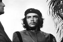 ‘Guerrillero Heroico’ es una de las fotografías más reproducidas a nivel mundial, al igual que la versión contrastada a blanco y negro. Korda no reclamó derechos de autor ya que, al ser seguidor de los ideales comunistas del ‘Che’, no permito que se comercializara.
