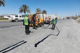 El alcalde Javier Díaz González destacó que las acciones buscan garantizar vialidades más seguras y funcionales en distintos sectores de Saltillo.