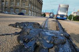Una prolongada ola de calor causó daños significativos en la infraestructura de tranvía en Leipzigv, Alemania.