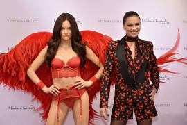 Adriana Lima devela su figura de cera