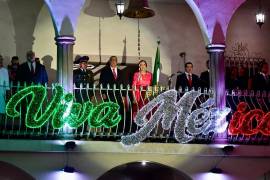 Sara Irma Pérez Cantú encabezó por segundo año consecutivo el Grito de Independencia desde el Palacio Municipal.