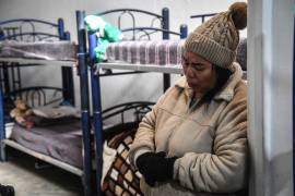 Una migrante se encuentra en un albergue ubicado en Ciudad Juarez, Chihuahua.