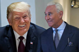 Socio de Trump, Roger Stone, es declarado culpable de mentir para proteger al presidente