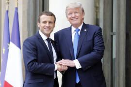 Según NYT, Trump confirmó a Macron que EU sale de pacto nuclear con Irán