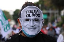 Trabajadores y trabajadoras jubilados del Instituto Mexicano del Seguro Social (IMSS) marcharon para exigir justicia de Centro Médico Siglo XXI hacia el Zócalo capitalino.