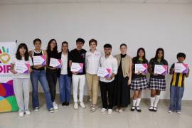 El DIF Torreón celebró la graduación de tres jóvenes beneficiarios de su programa de becas, quienes concluyeron estudios de secundaria y nivel profesional.