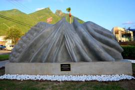 Develan obra inspirada en el Cerro de la Silla en el municipio de Guadalupe, Nuevo León