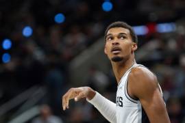 El francés se convirtió en el jugador más joven en superar registros históricos de LeBron James y Stephen Curry.