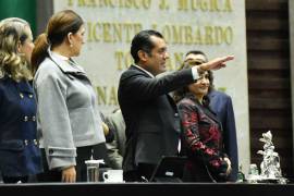 Sergio Gutiérrez, toma protesta durante la sesión ordinaria de la Cámara de Diputados, como nuevo presidente de la mesa directiva, luego del fallecimiento de la diputada Ifigenia Martínez.