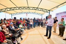 Román Cepeda encabezó la entrega de la obra y las actividades de la brigada de apoyo.