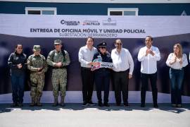 Donan oficina móvil, patrulla y 20 cámaras para reforzar seguridad en Derramadero, Saltillo