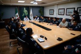 El alcalde Javier Díaz González encabezó una reunión con mandos policiales para fortalecer la vigilancia preventiva en colonias de Saltillo.