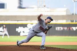 Los Acereros de Monclova celebraron una remontada que les permitió abrir los playoffs con triunfo de 12-6 sobre Durango.