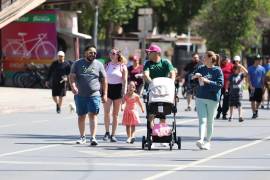 Familias completas disfrutaron de la Ruta Recreativa con caminatas, ciclismo, patinaje y actividades al aire libre.