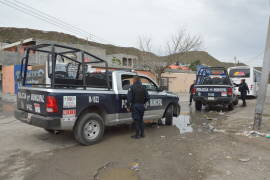 Atacan a pedradas a patrullas municipales en colonia de Saltillo