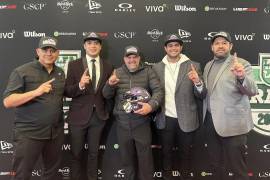 El quarterback saltillense Sergio Reséndiz volvió a casa tras ser seleccionado por los Dinos de Saltillo en el Draft LFA 2.0, reforzando el proyecto rumbo al Tazón México IX.