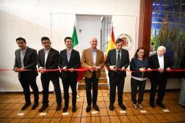 El alcalde Román Cepeda González encabezó la reapertura oficial del Consulado Honorario Español en Torreón.