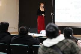 La contadora Zara García Álvarez compartió herramientas prácticas para identificar gastos y mejorar las finanzas personales.