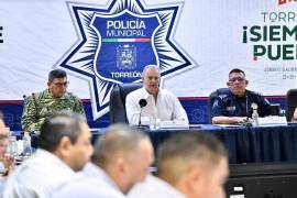 El alcalde Román Alberto Cepeda durante la reunión semanal de evaluación de Seguridad Pública en Torreón.
