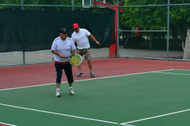 En Torneo de Dobles tenistas inician hostilidades