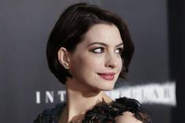 Anne Hathaway en discusiones para reemplazar a Amy Shumer en “Barbie”